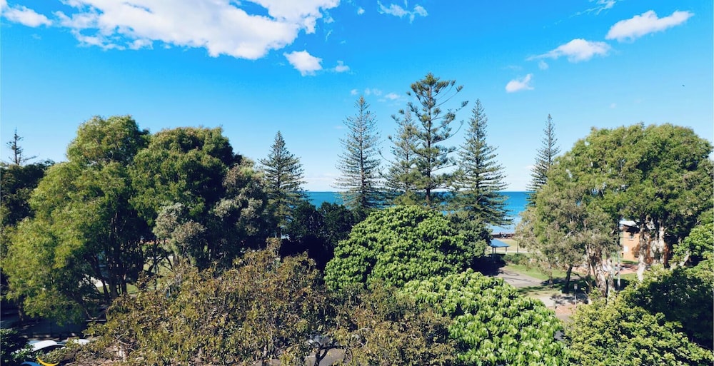 SCARBOROUGH BEACH RESORT 69/72