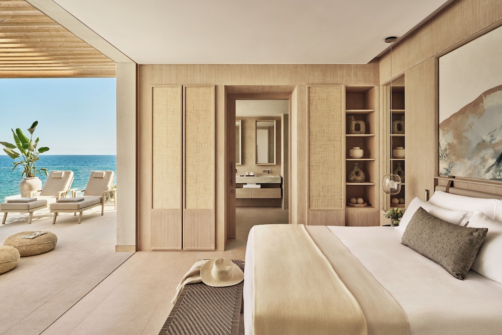 2 Bedrooms, Deluxe, Penthouse, Suite, 1 Double and 1 Single Bed, Sea View