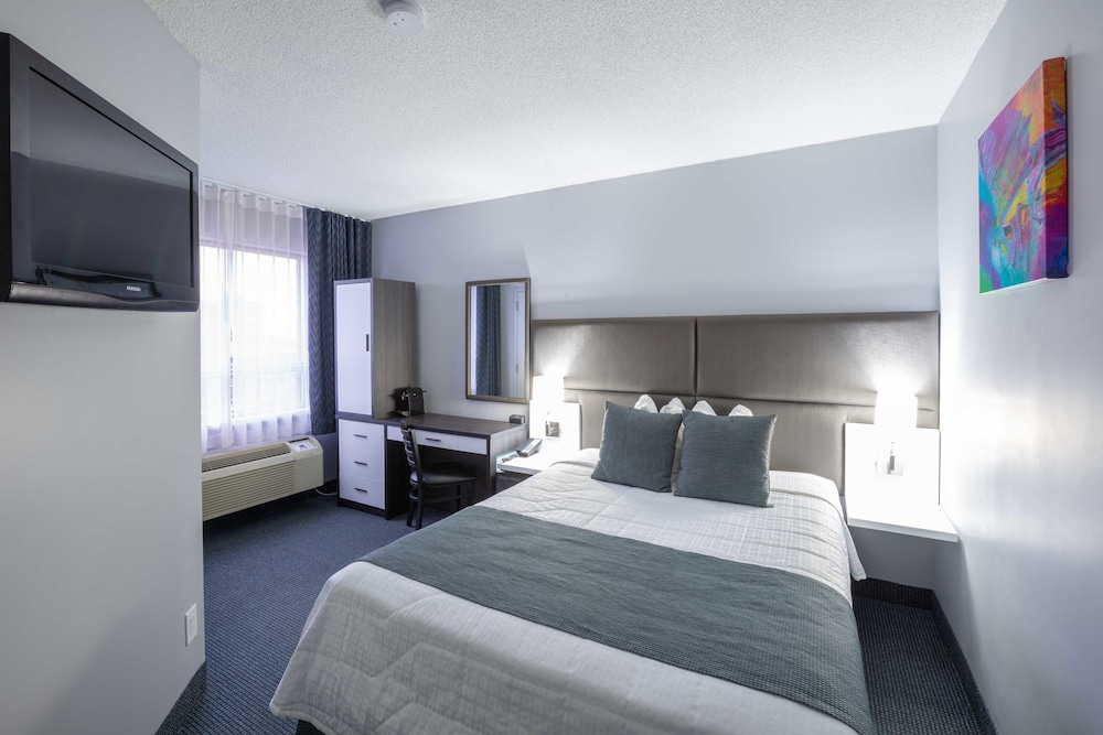 ROOM, QUEEN BED