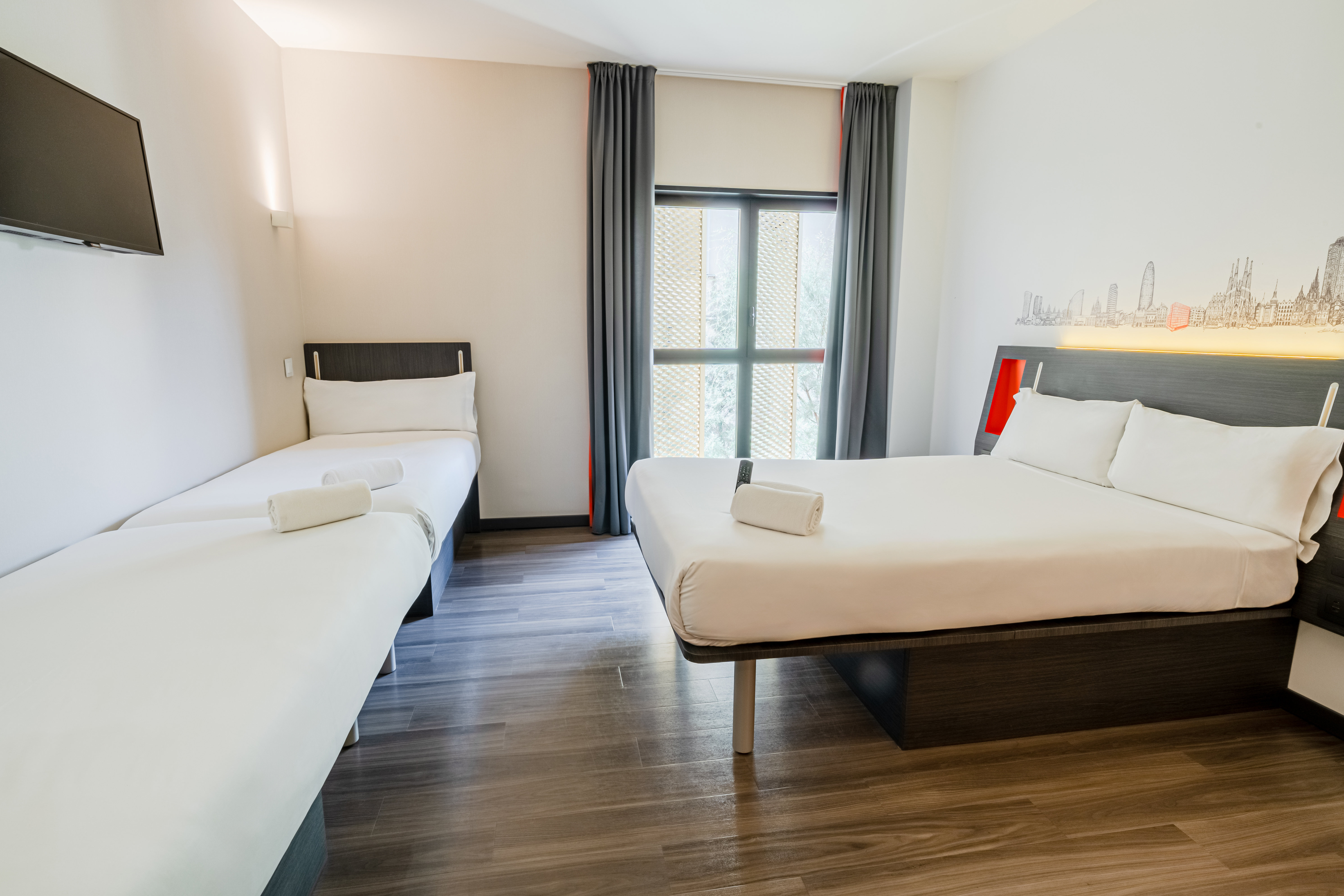 easyHotel Barcelona Fira 2/5
