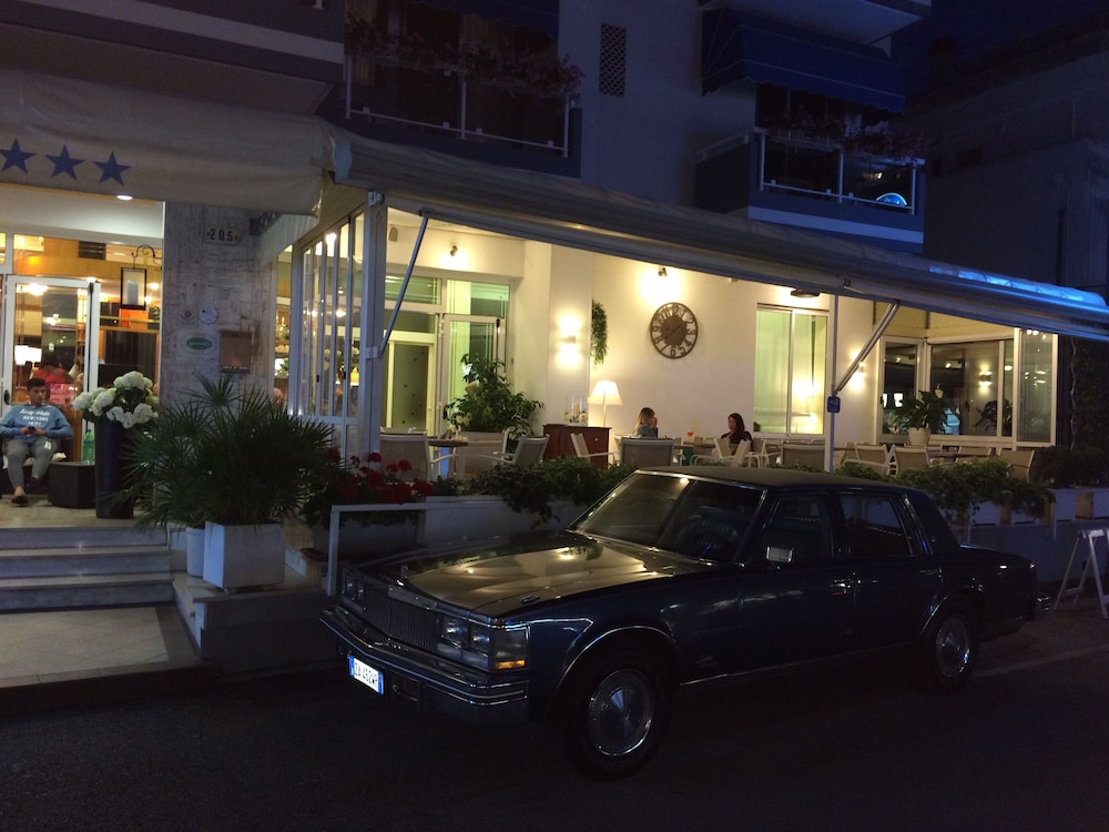 Hotel Touring 4/48