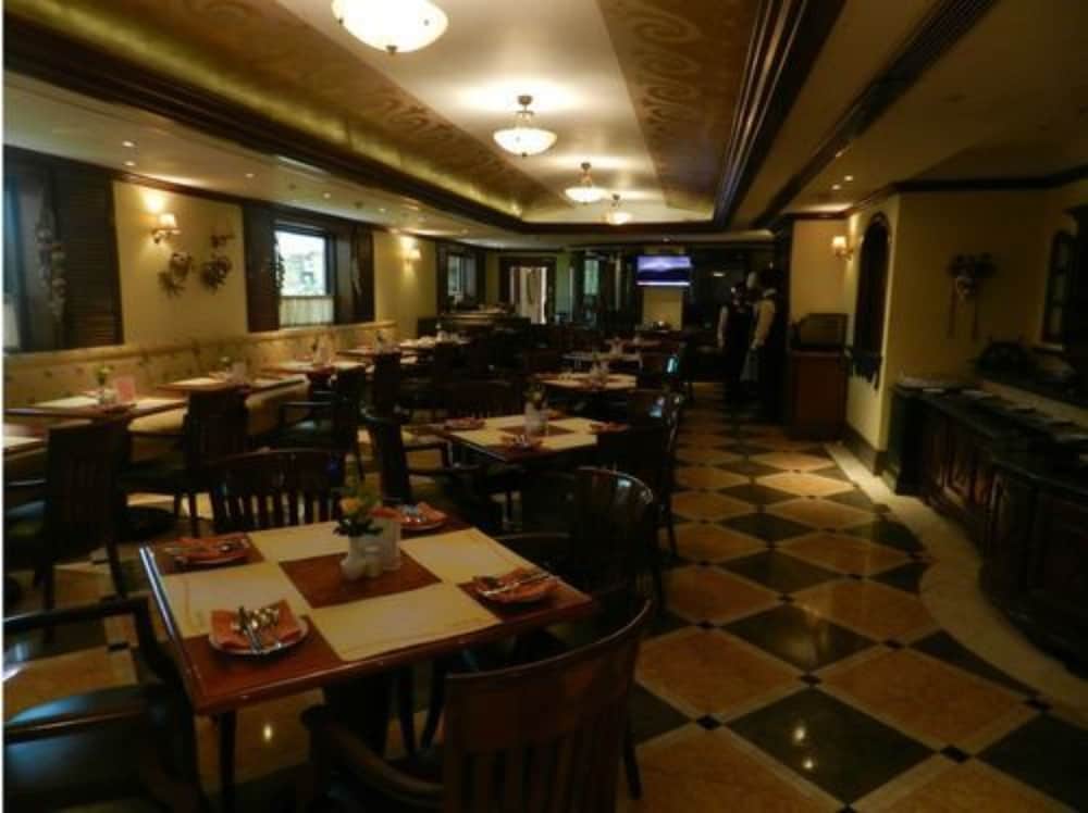 Ramada Plaza Palm Grove 36/54