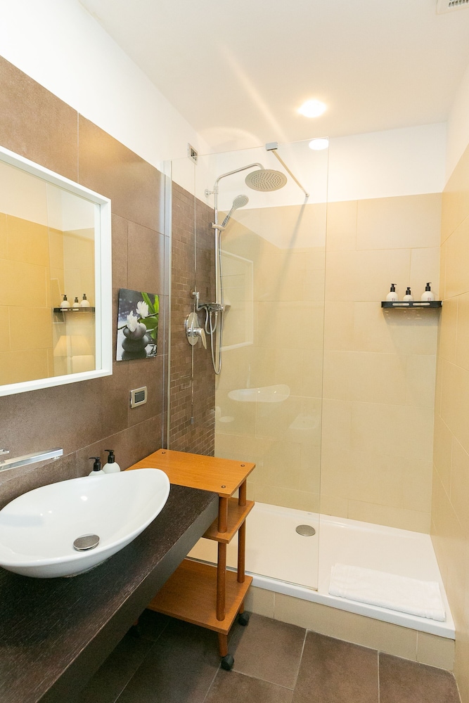SUITINN 19 HOTEL 31/33