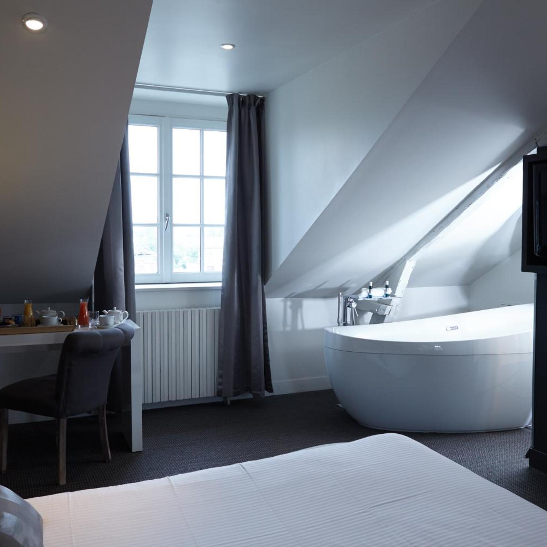 Junior Suite, Canal View, Open Space