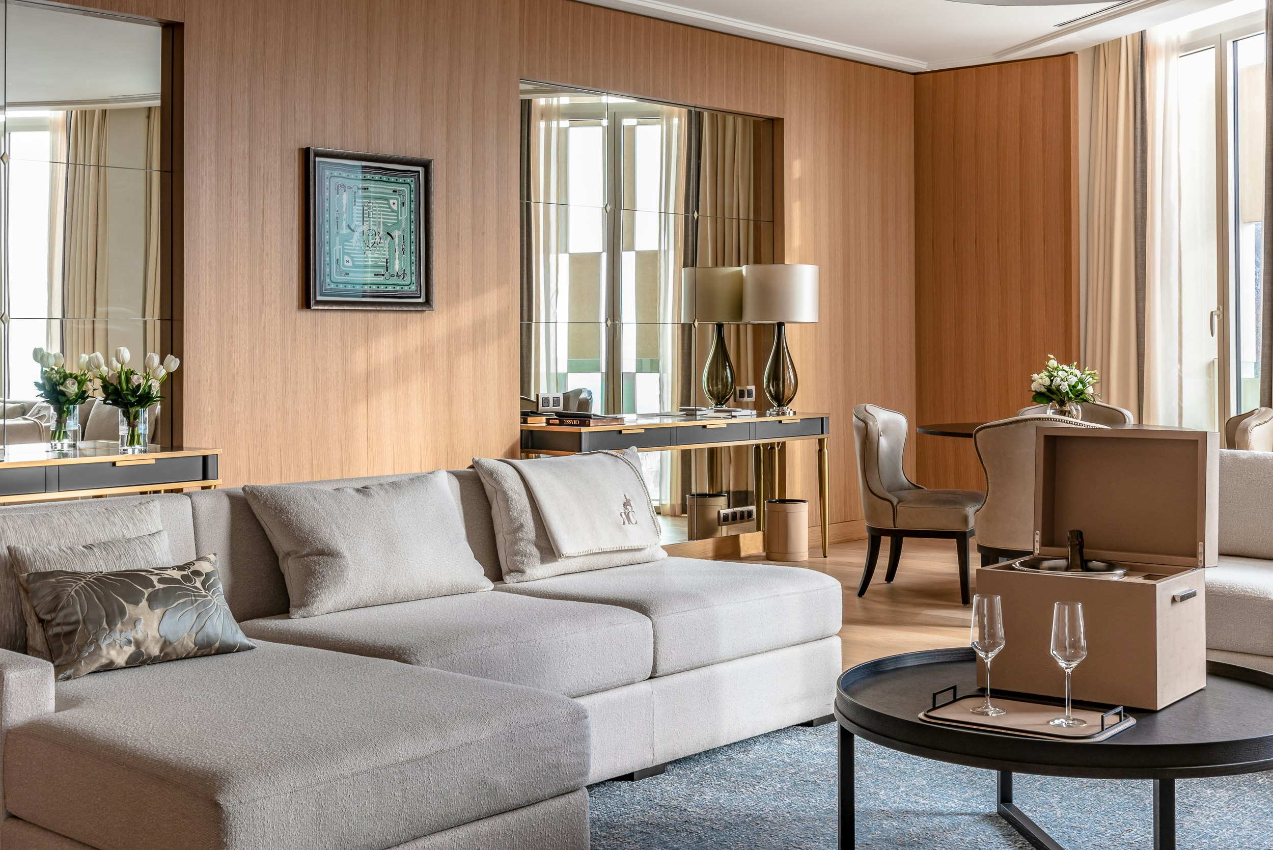JOSEPHINE, SUITE