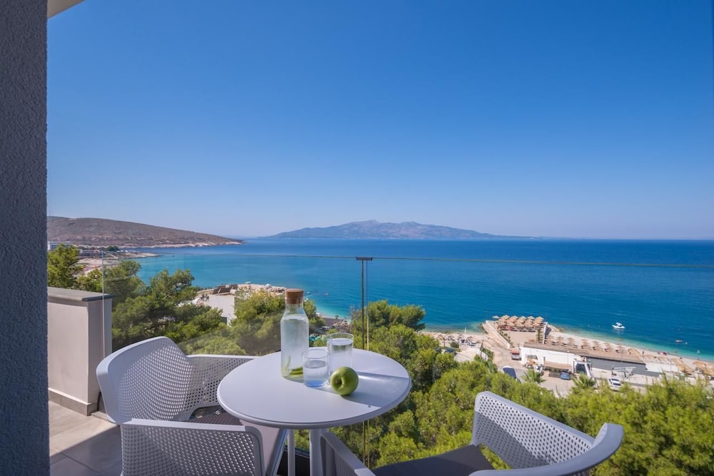 Glow Boutique Hotel & Suites 47/50