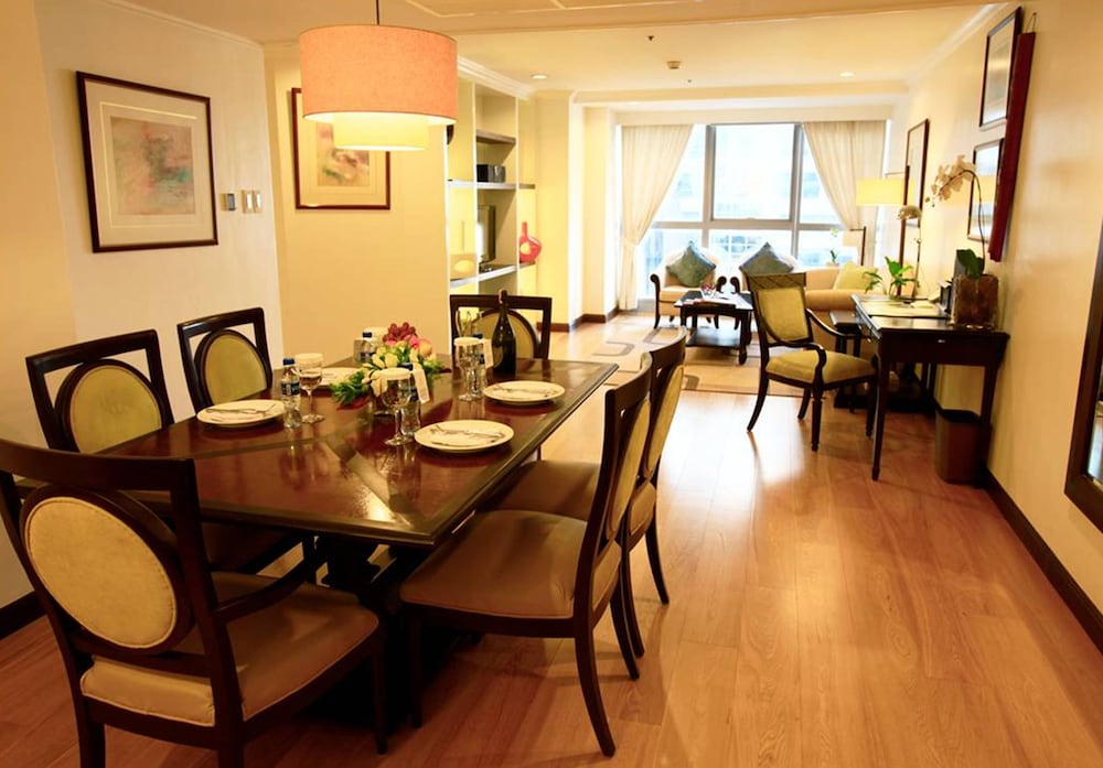 Discovery Suites 43/51