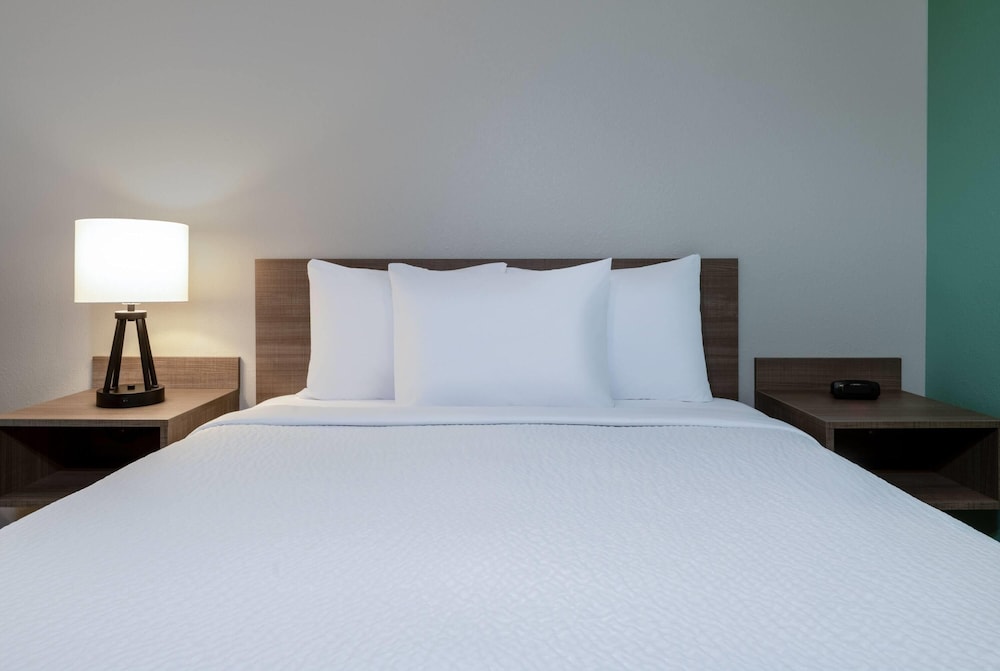 ECHO Suites Extended Stay by Wyndham Houston Pasadena Fwy Pl 40/59