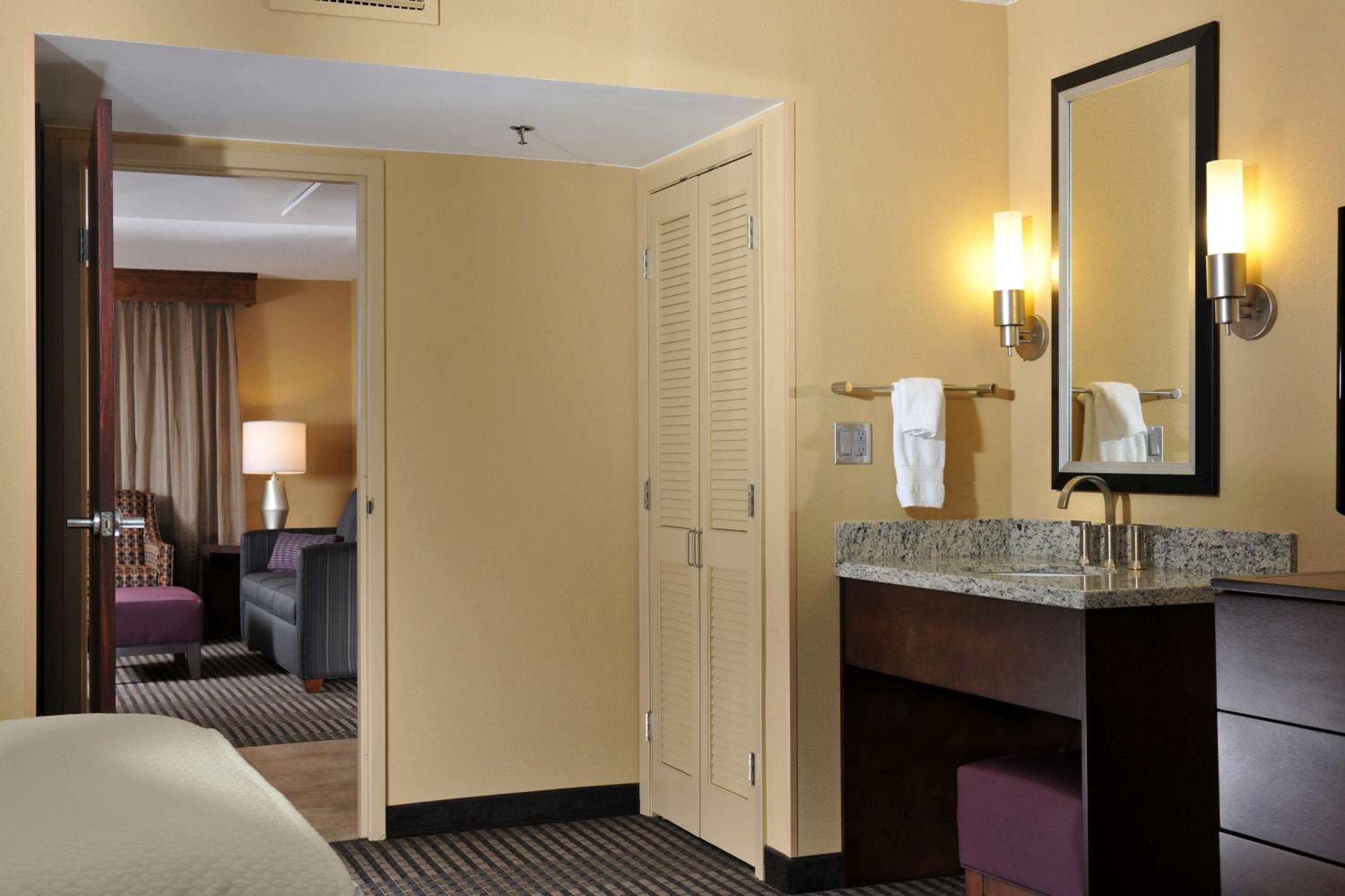 2 BEDROOMS, SUITE, 1 KING AND 2 DOUBLE BEDS