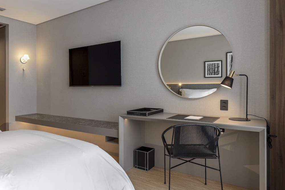 Superior, Twin Beds, Side Sea View، LK Design Hotel Florianopolis 6/9