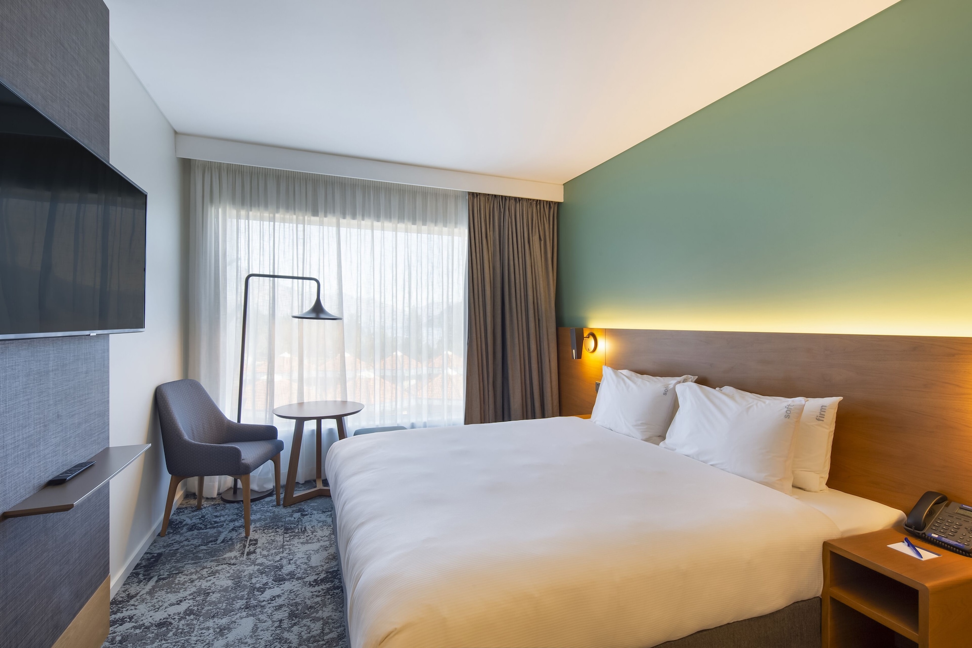 STANDARD, KING BED