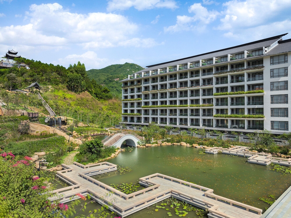 Sheraton Maoming Hot Spring Resort 4/30