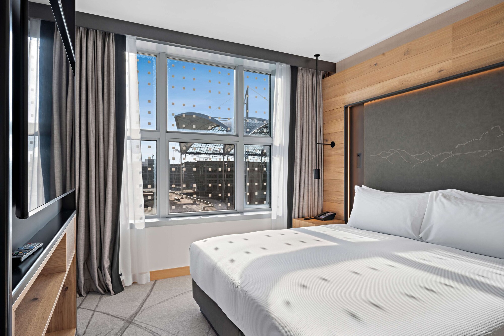 SUPERIOR, KING BED