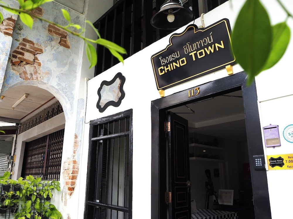 Chino Town Gallery Alley 6/61