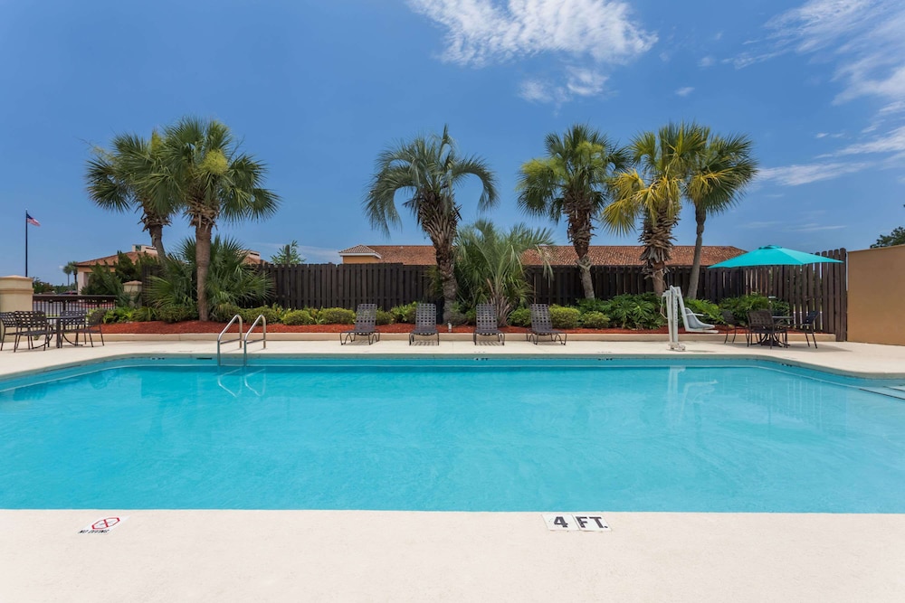 Days Inn By Wyndham Marianna 3/34