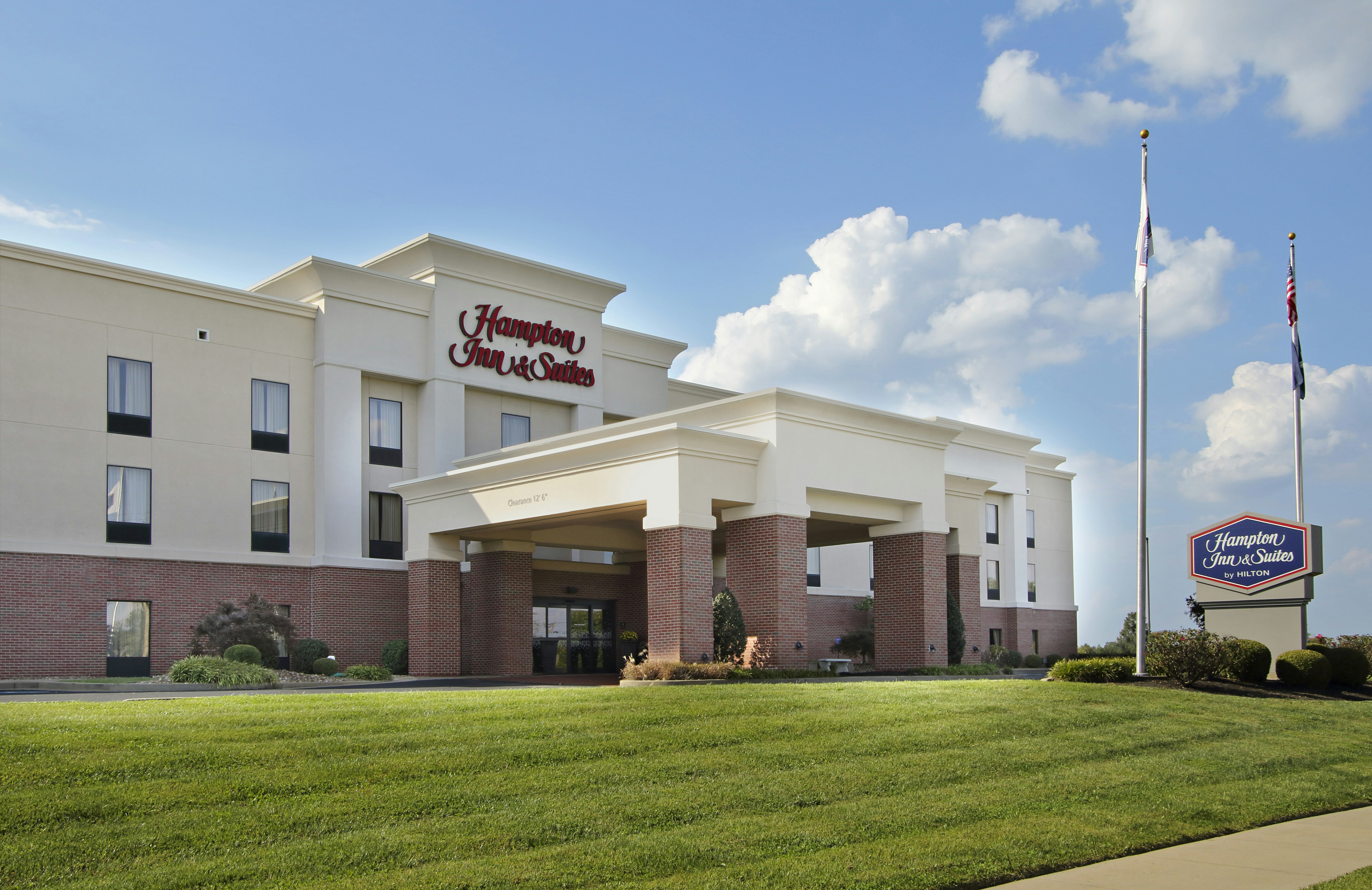 Hampton Inn & Suites Madisonville 2/20