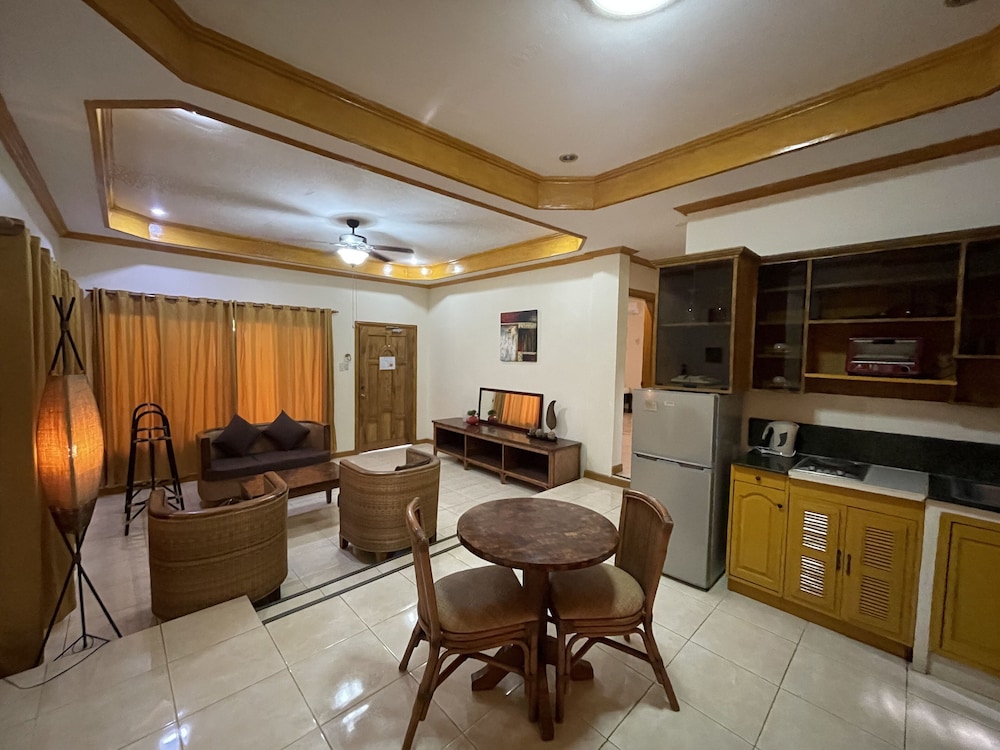 Palms Cove Resort 56/73