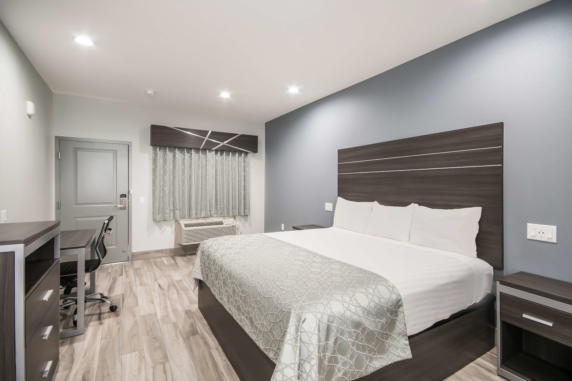 ROOM, KING BED