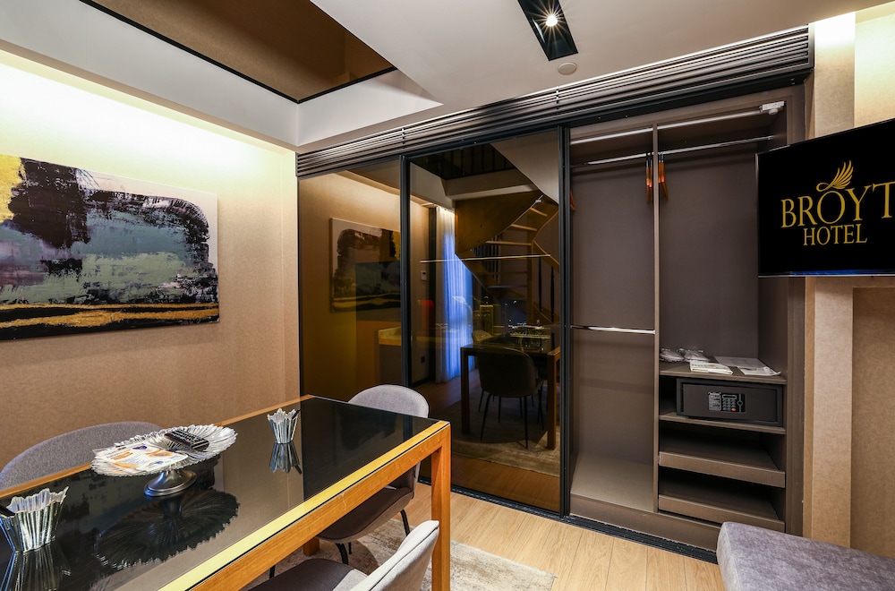 Broyt Hotel 23/50