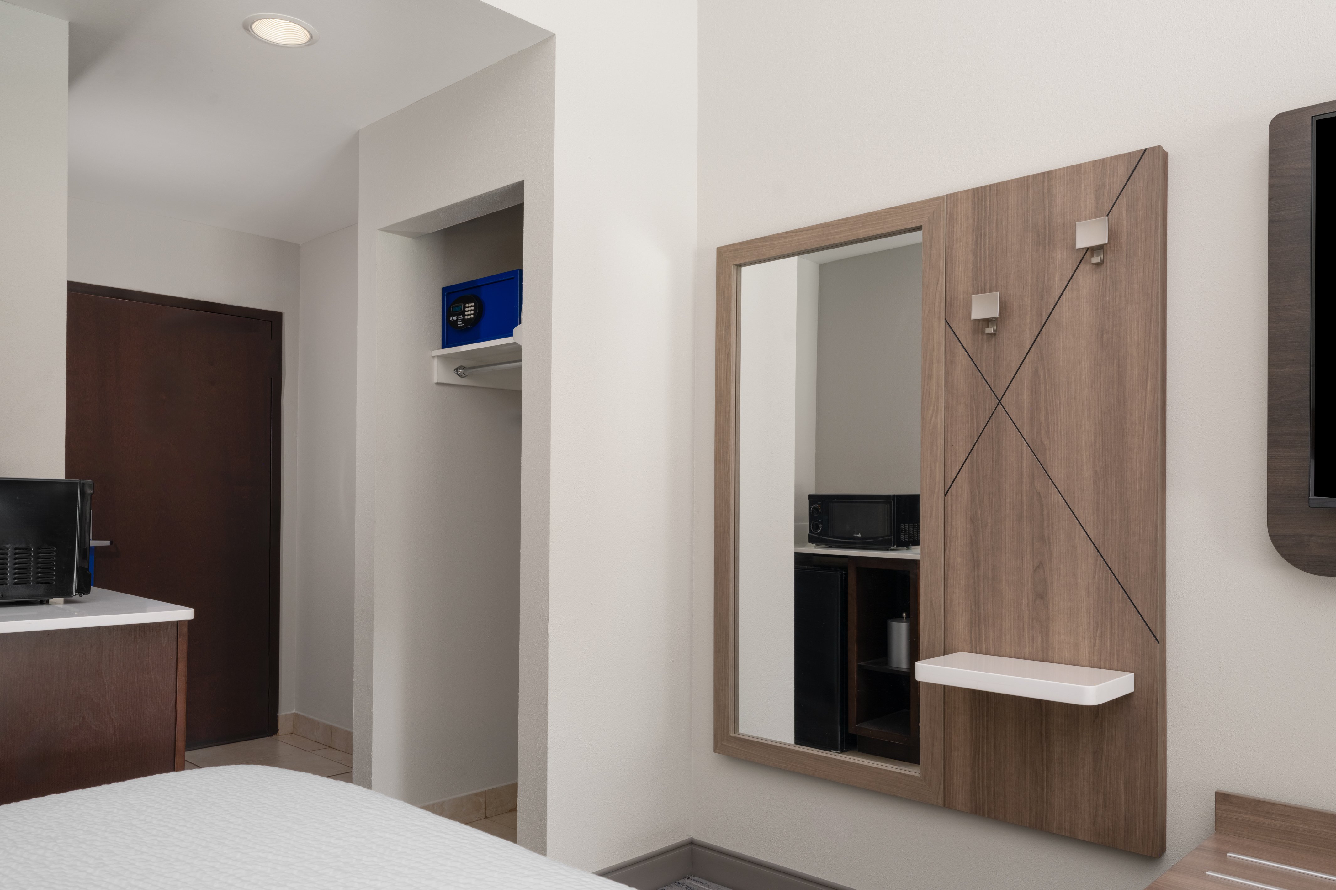 Holiday Inn Express Hotel And Suites Orlando East Ucf Area 50/50