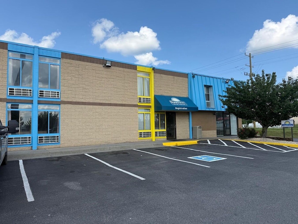 Days Inn by Wyndham Winchester North 51/57