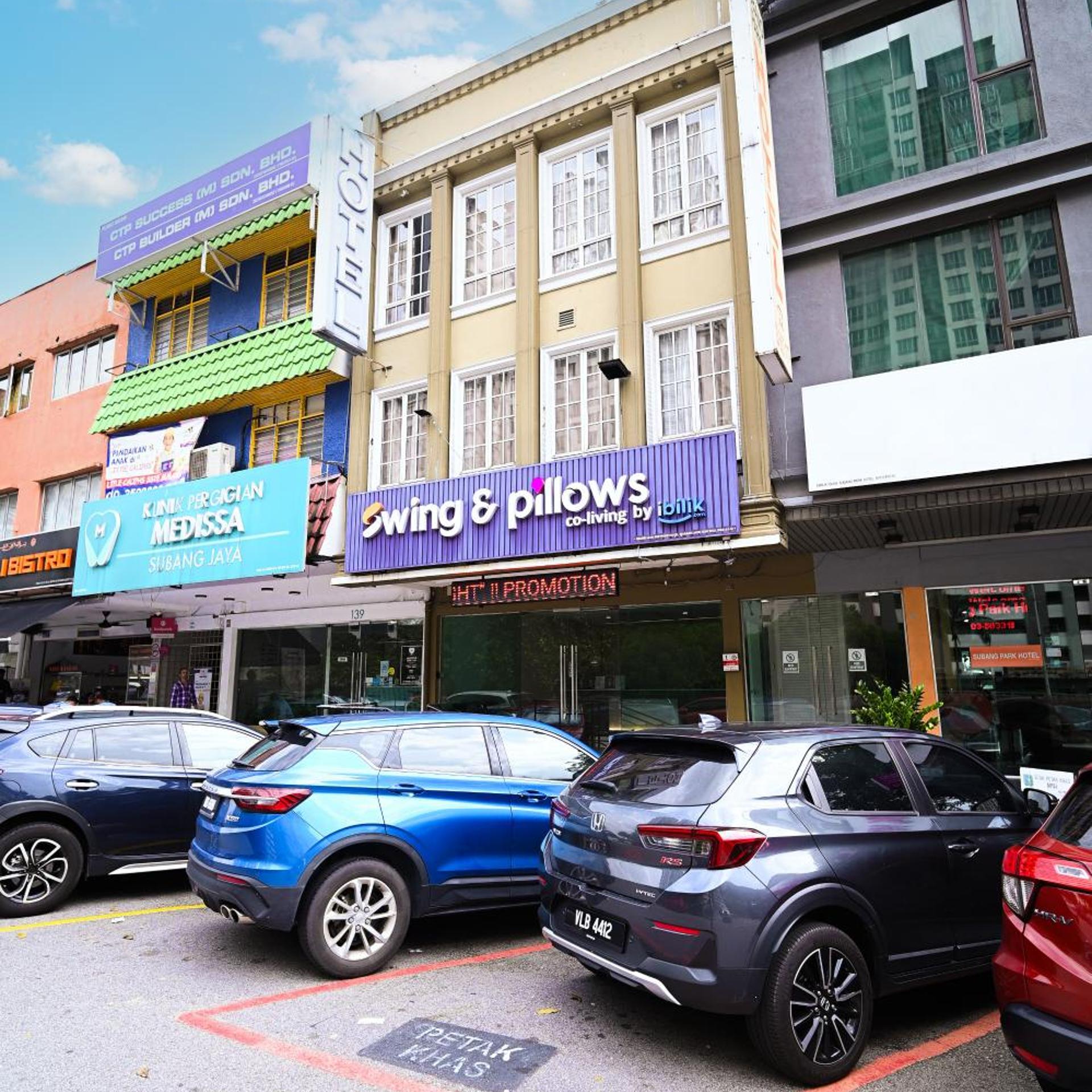 Swing & Pillows at Subang SS15 38/44
