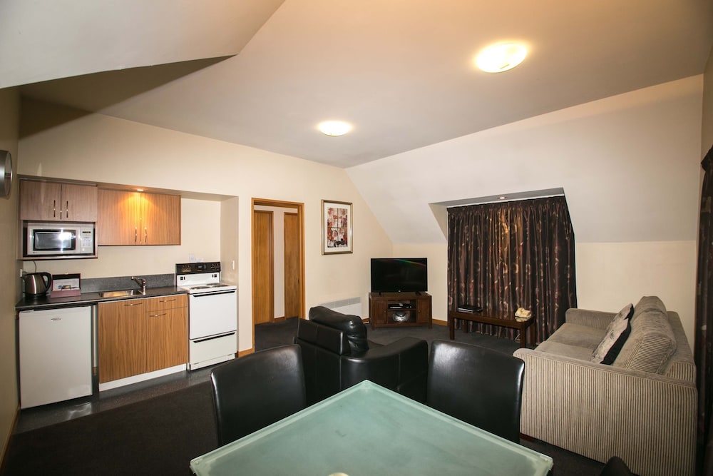 Allan Court Motel 38/66
