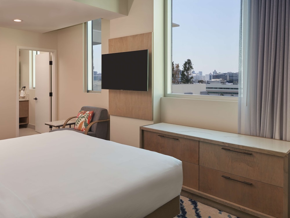 Serena Hotel Aventura Tapestry Collection by Hilton 15/60