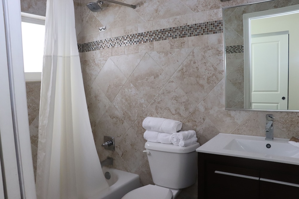 Curtis Inn & Suites 28/31