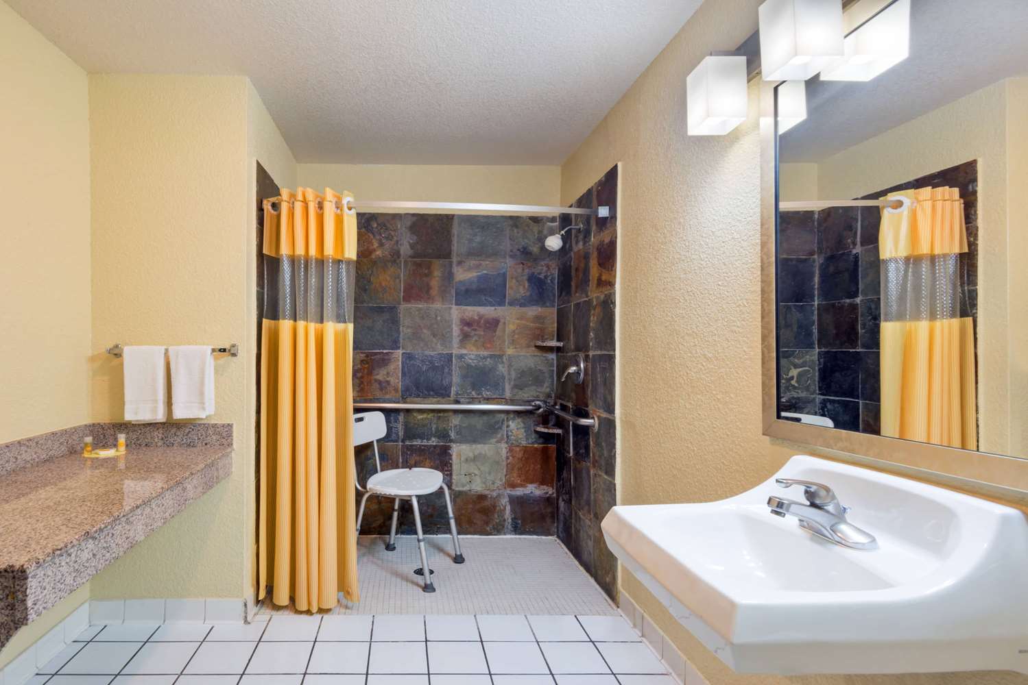 Days Inn by Wyndham San Antonio Seaworld/Lackland AFB 12/13