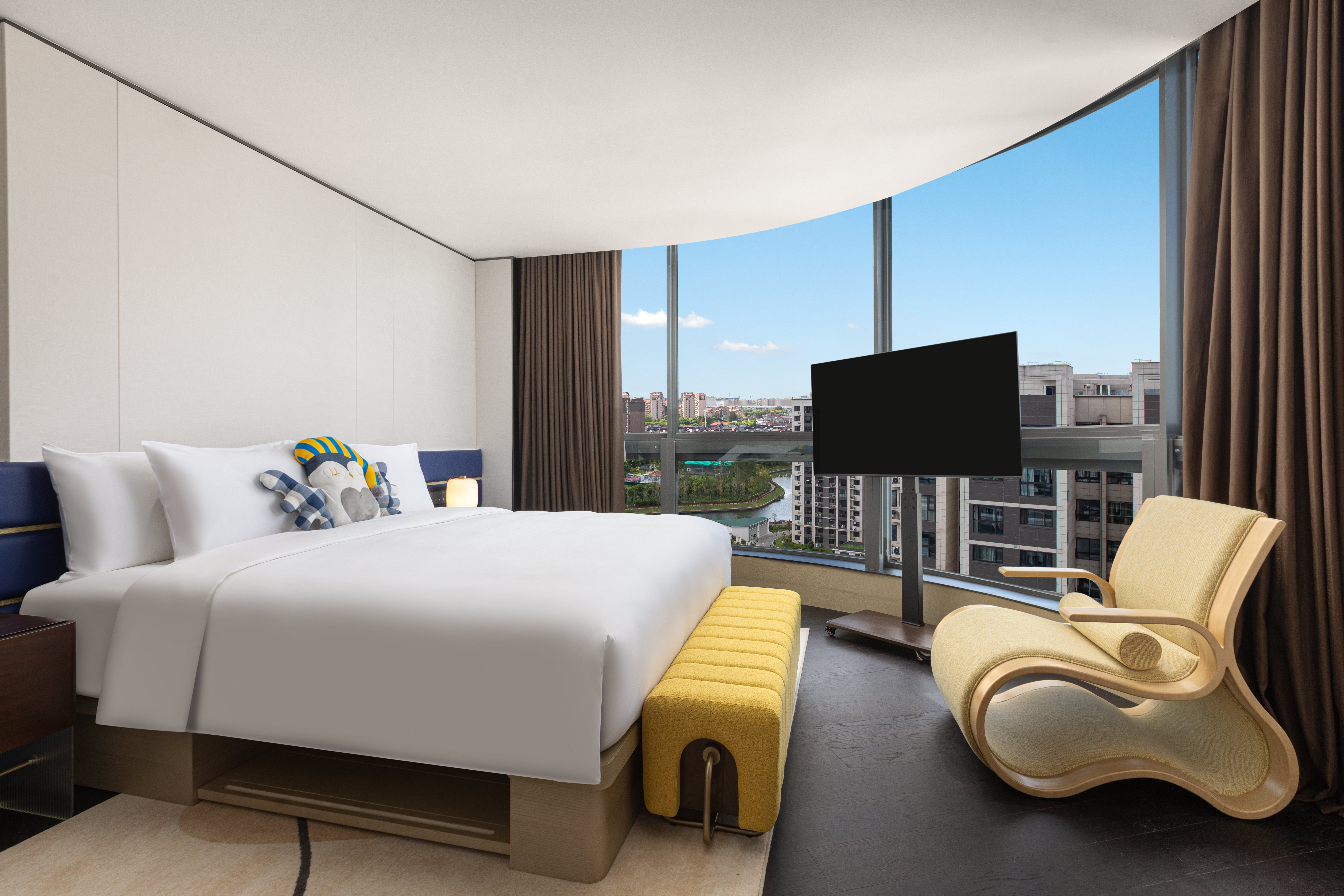 Charming, Suite