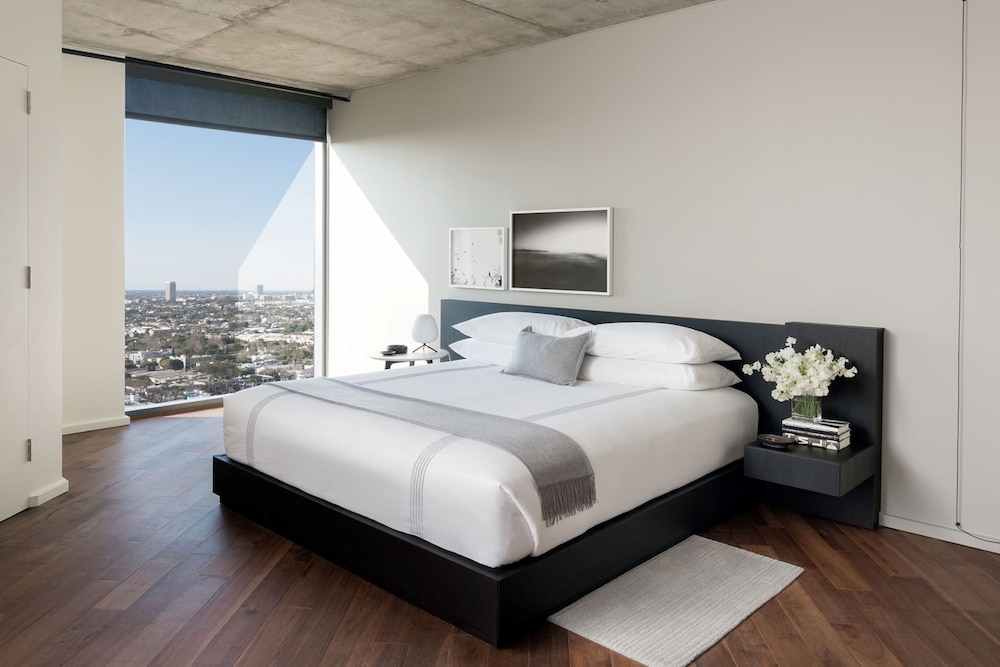 Downtown, Studio, Queen Bed