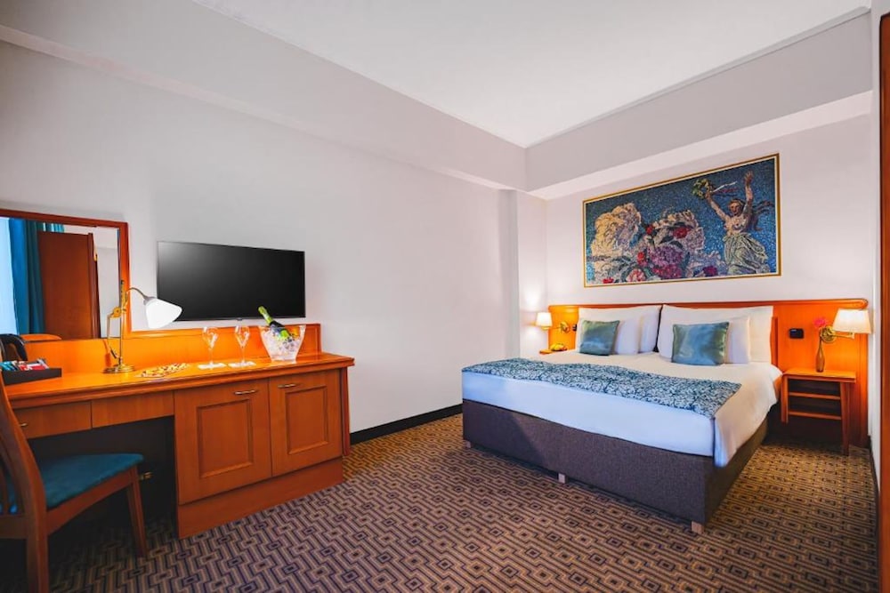TOWER, SUITE