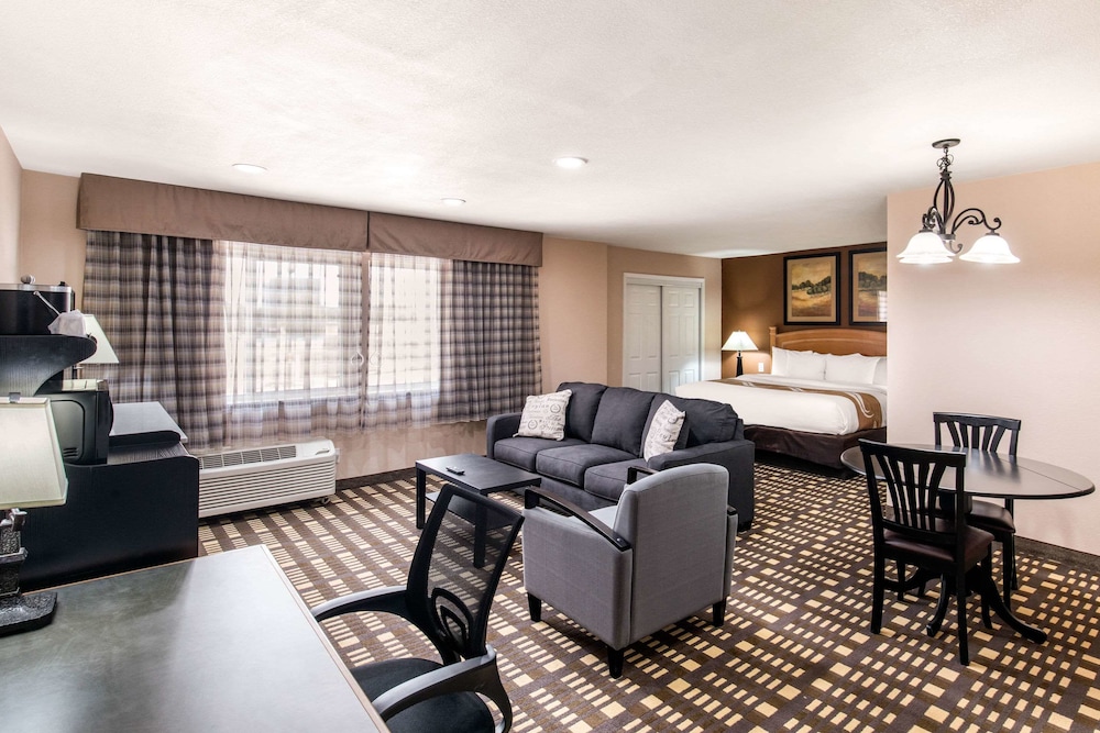 QUALITY INN AND SUITES PLANO EAST RICHARDSON 35/62