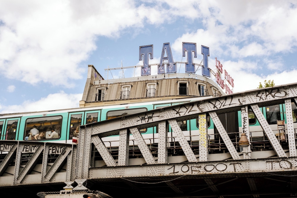 Hotel The Playce by Happyculture in PARIS