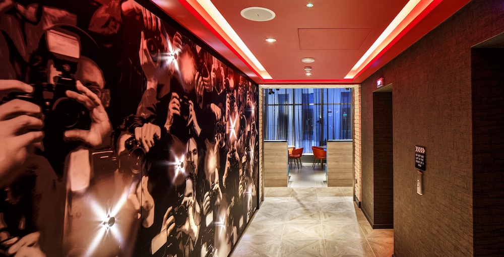 IBIS STYLES LONDON EALING 37/76
