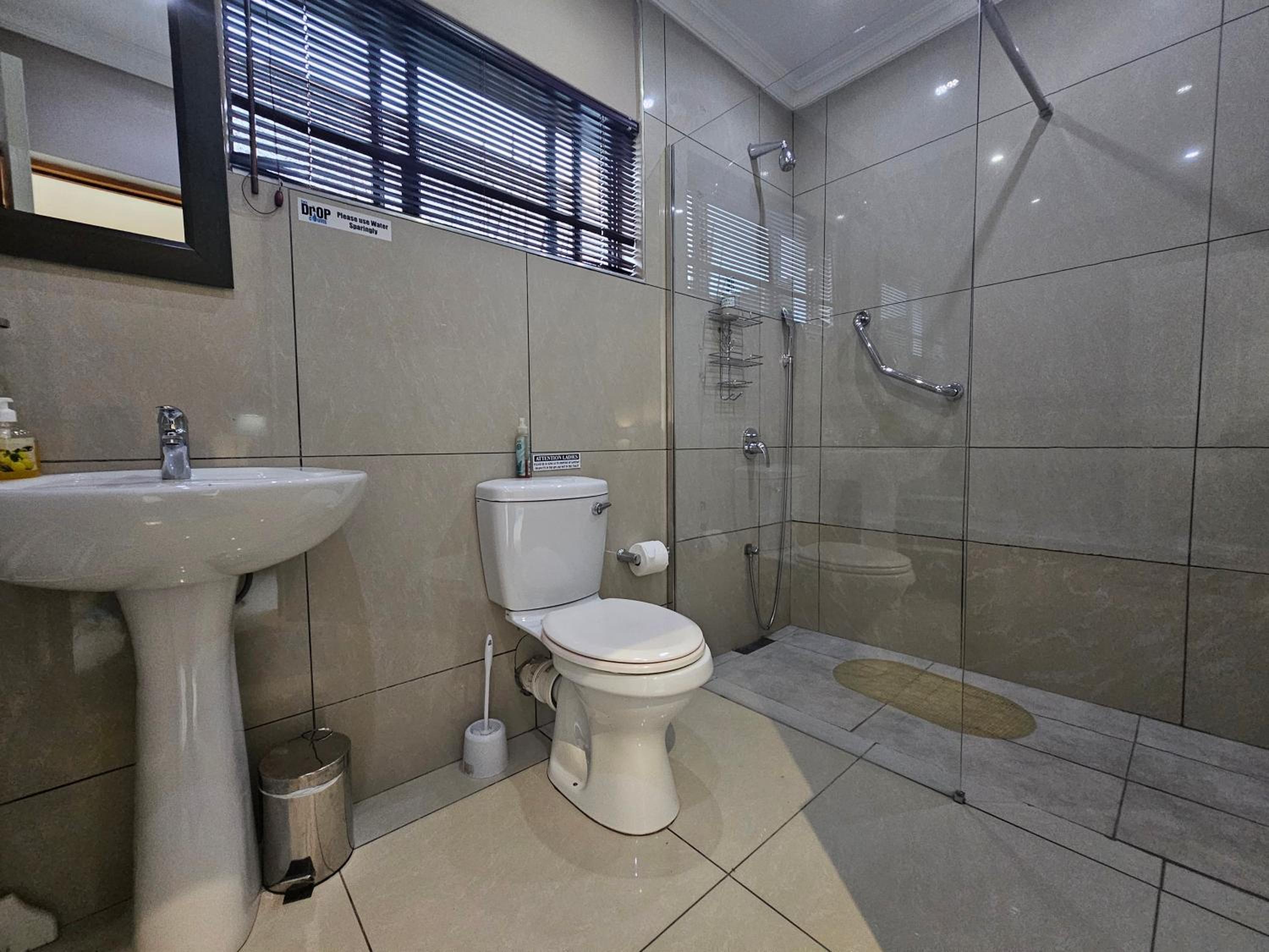 Bettie's Luxury Lodge 38/45