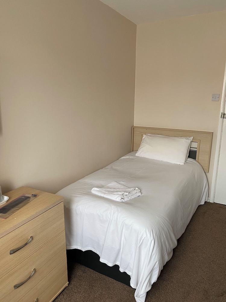 The Arncliffe Hotel 30/50