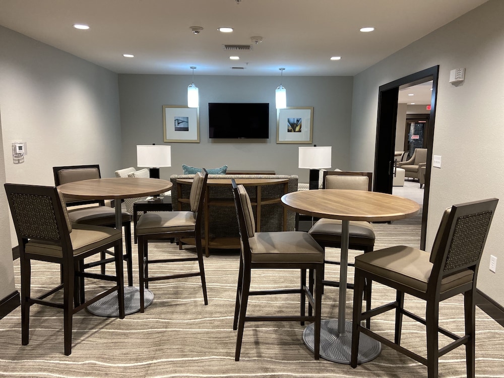 Staybridge Suites Denton 44/56