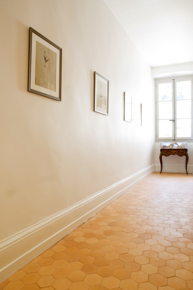 HOTEL DE LA VILLEON 24/50