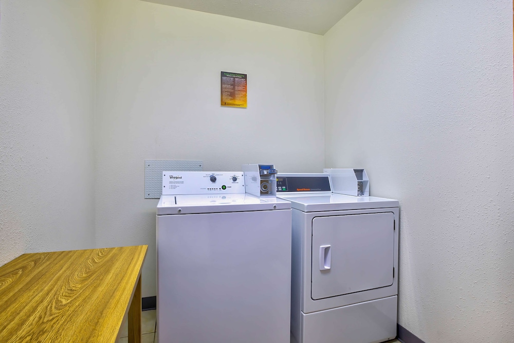 Motel6 Percival, IA 56/68