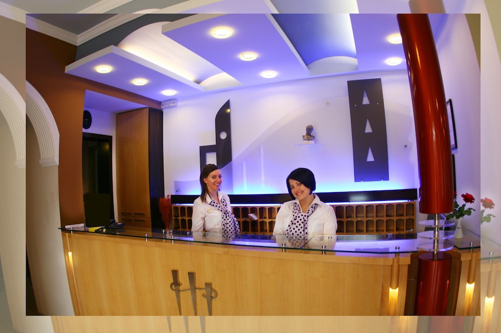 Ionis Art Hotel 4/51
