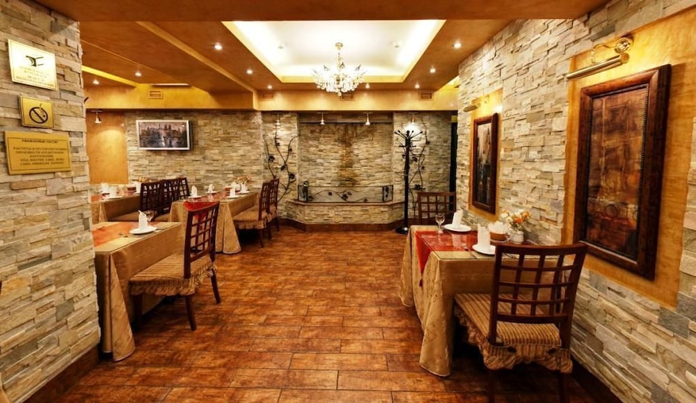 Uyut Hotel 66/69