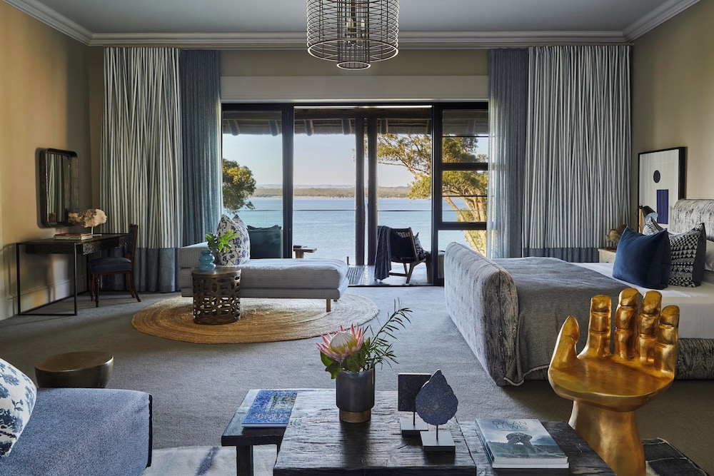 LAGOON, SUITE