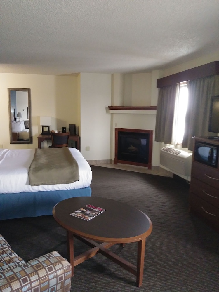 AmericInn by Wyndham Windsor Ft. Collins 28/62
