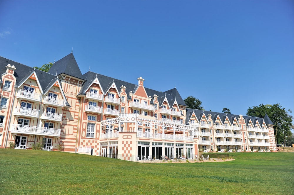 BO Resort & Spa 55/58
