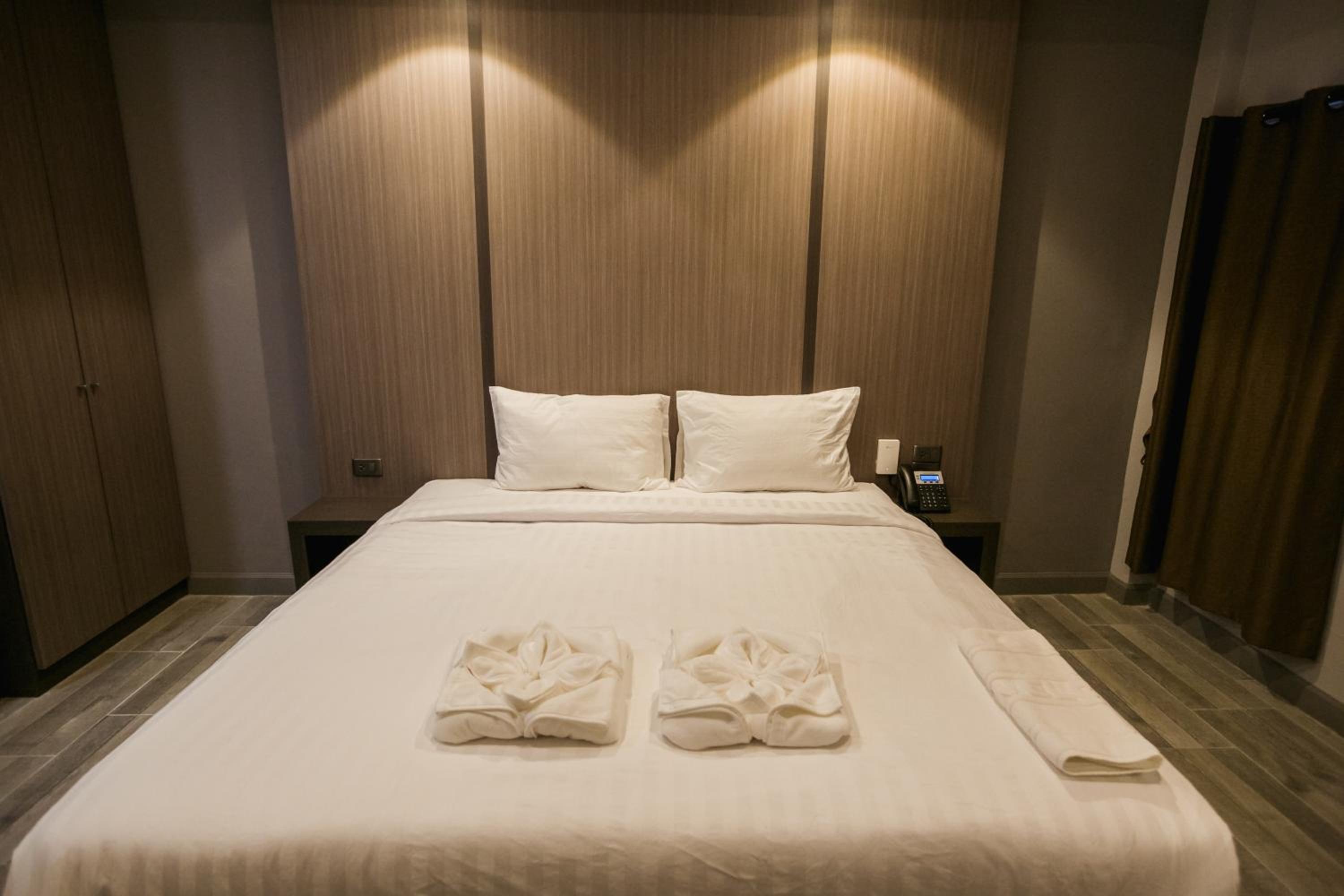 The Bed Hotel 7/50