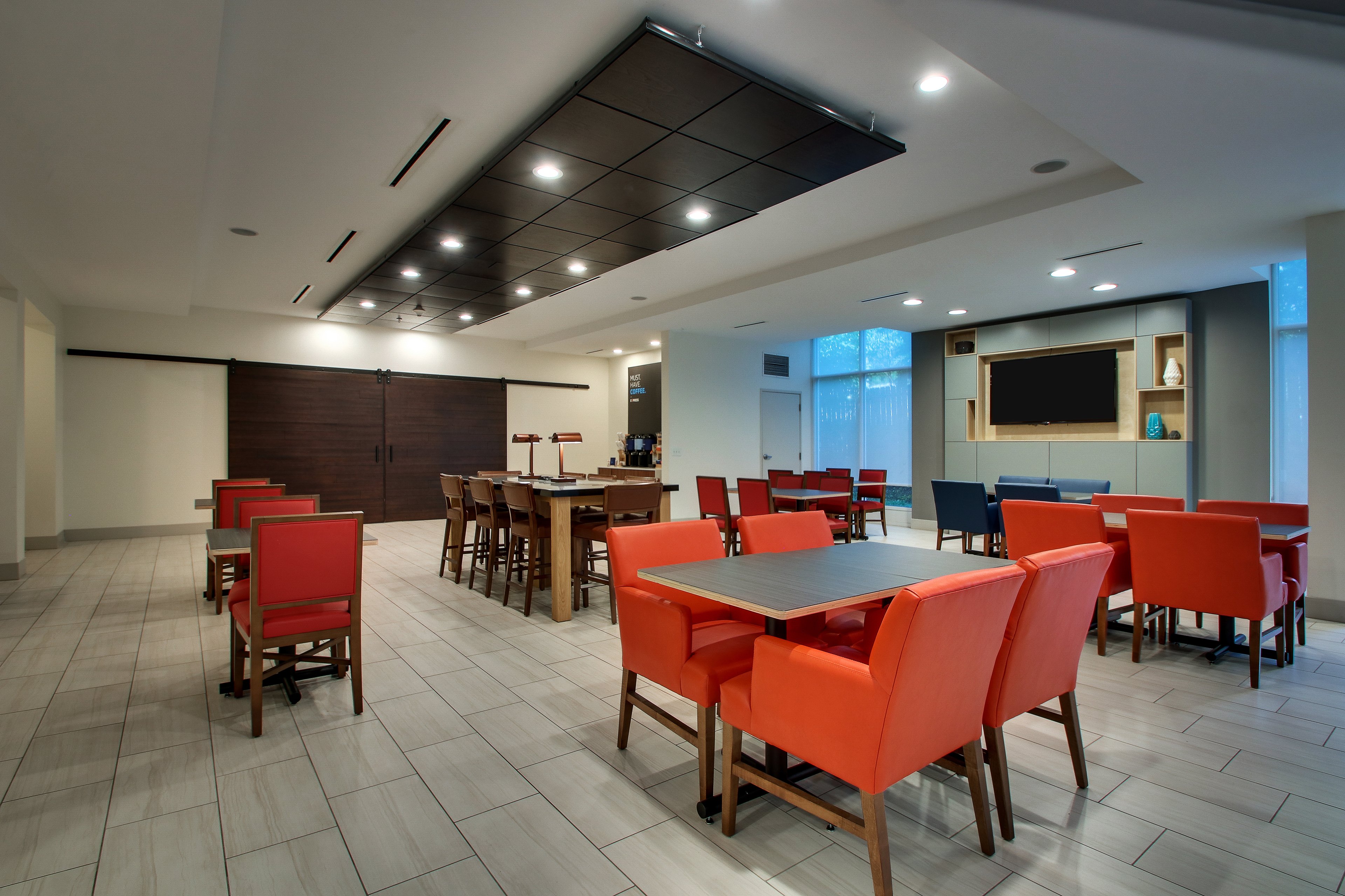 Holiday Inn Express Lexington North Georgetown 37/48