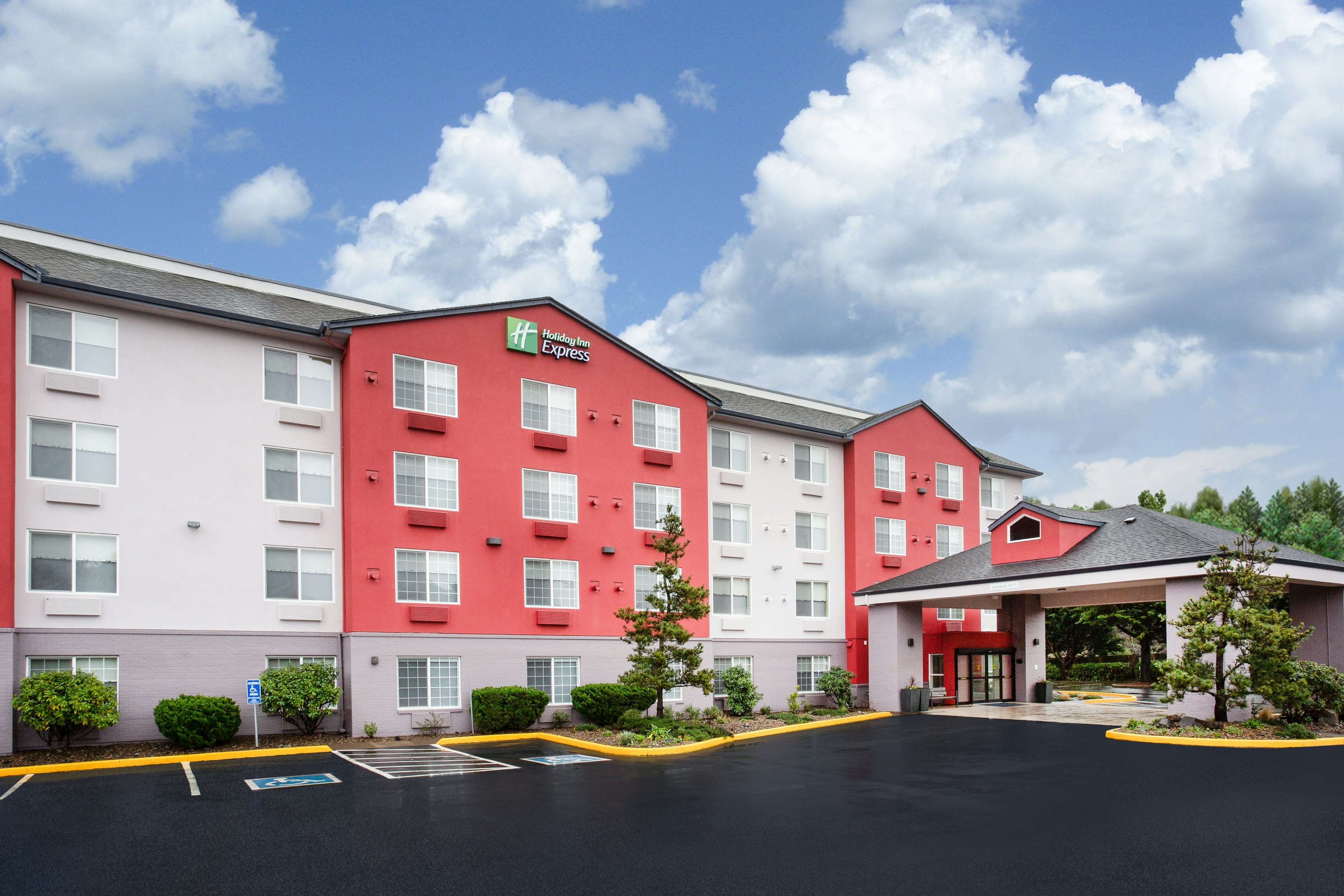 Holiday Inn Express And Suites Lincoln City 2/27