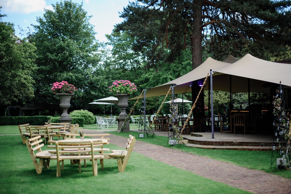 Ye Olde Bell Hotel Spa 61/64
